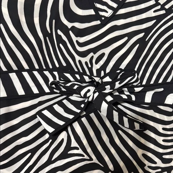 Trina Turk x INC XL 14/16 Zebra Print Dressy Top with Rainbow Cuffs NEW - Picture 4 of 11